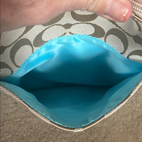 Coach Signature Kitt Swing Pack crossbody Purse. - Picture 11 of 13